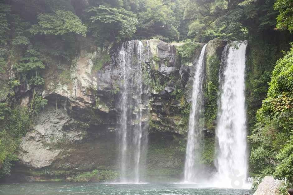 天地渊瀑布
