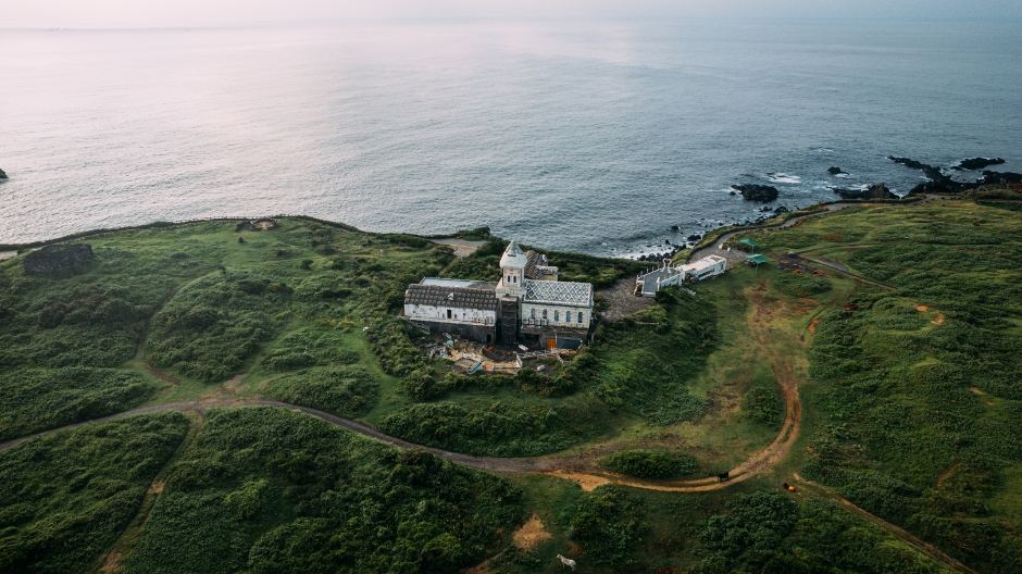 涉地可支海岸草地